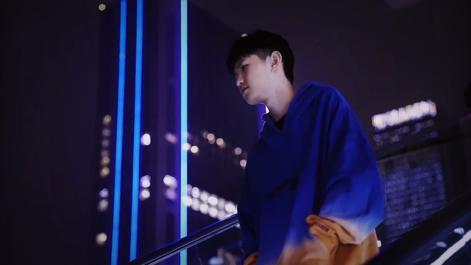 得分领先！ Hope 在团战中的终极技能造成了爆炸性的AOE伤害， Anyone's Legend 首先取得了赛点