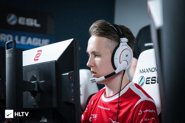 BLG官博发布S14出征定妆照：青春风暴，热血当燃！